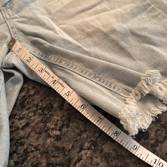 Dollhousee light wash Bermuda denim frayed high rise shorts NWT 7/8 - Picture 9 of 9